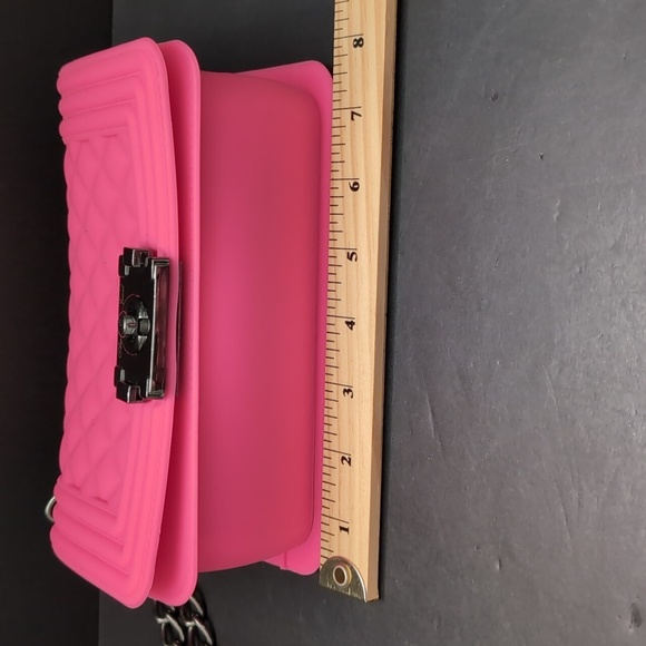 American Jewel Girls Pink Quilted Gummy Shoulder Bag with Chain Link Strap. - Picture 13 of 15